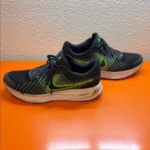 Nike Men's Black and Lime Athletic Shoes Run Defy 10.5